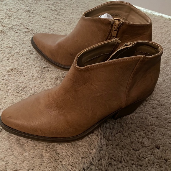 Forever 21 boots/booties. Ankle boots - Picture 2 of 13